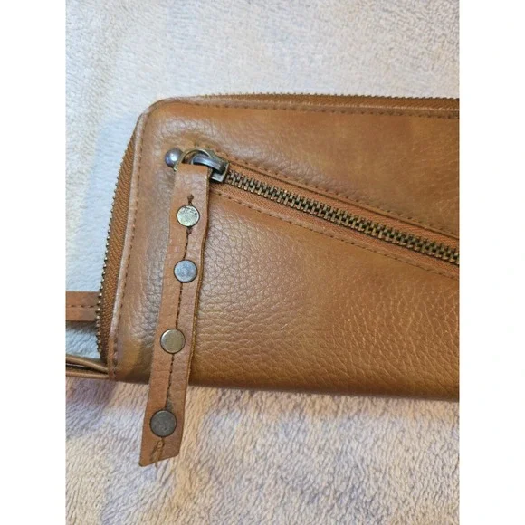 Free People Vegan Leather Wristlet Wallet Tan with 6 Card Slots & Coin Pocket - Picture 6 of 15